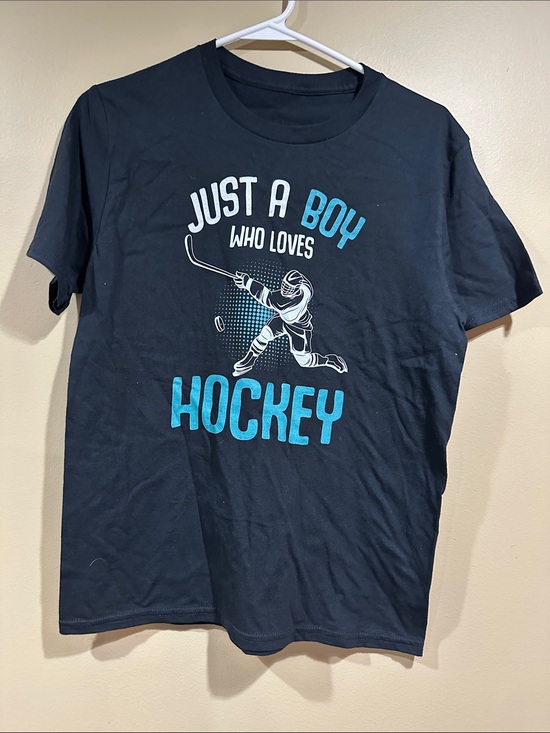 Other - T-shirt with hockey graphic